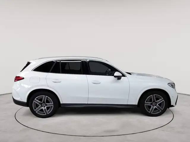 Mercedes-Benz GLC view 3