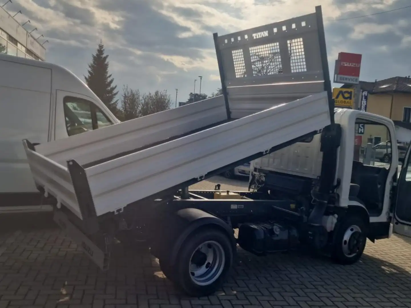 Isuzu L35 M21 Bianco - 2