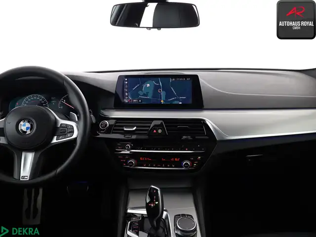 BMW 5 Series view 10