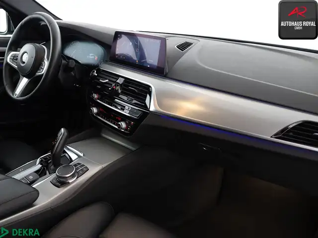 BMW 5 Series view 11
