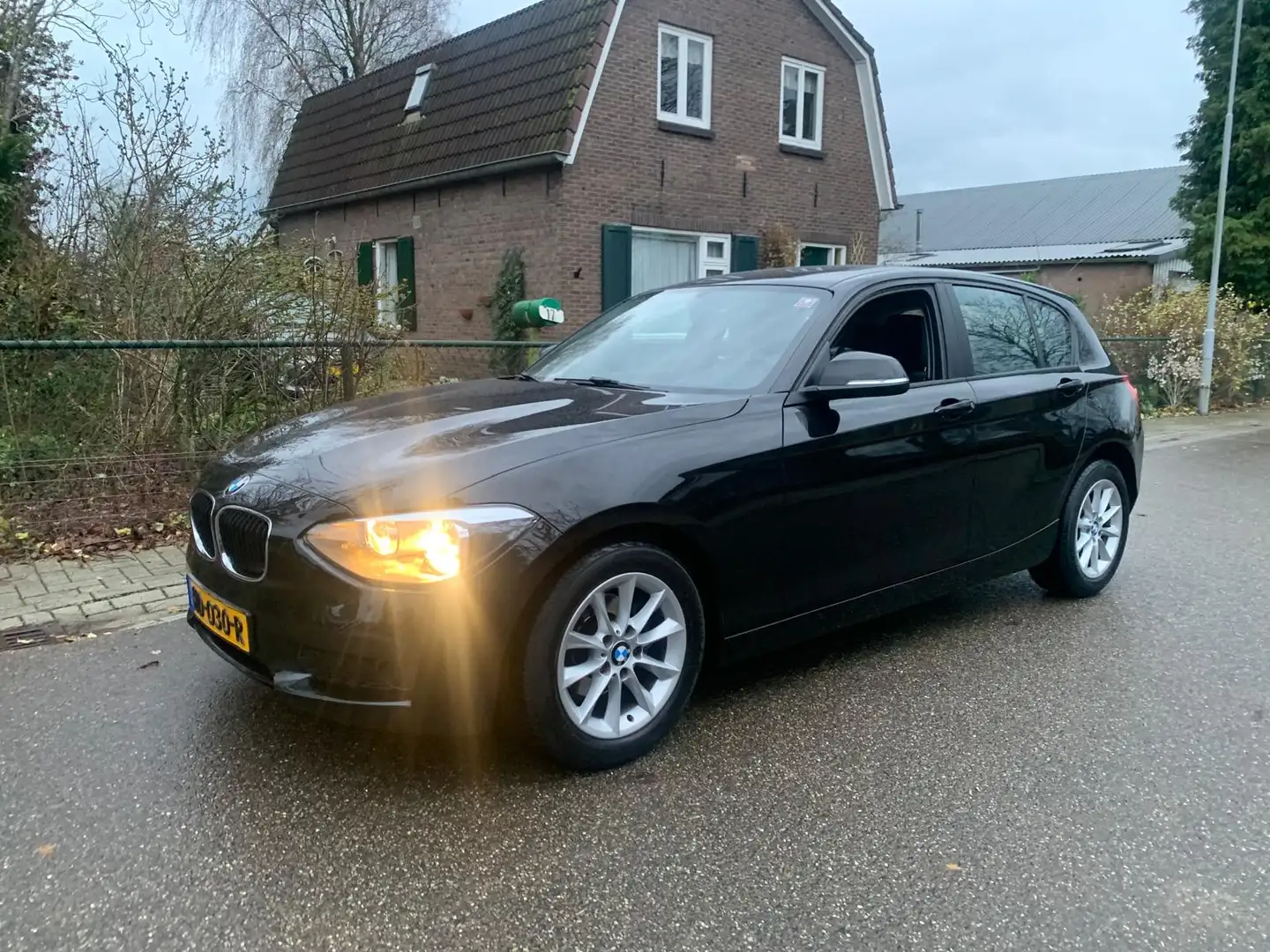 BMW 116 1-serie 116i Zwart - 1