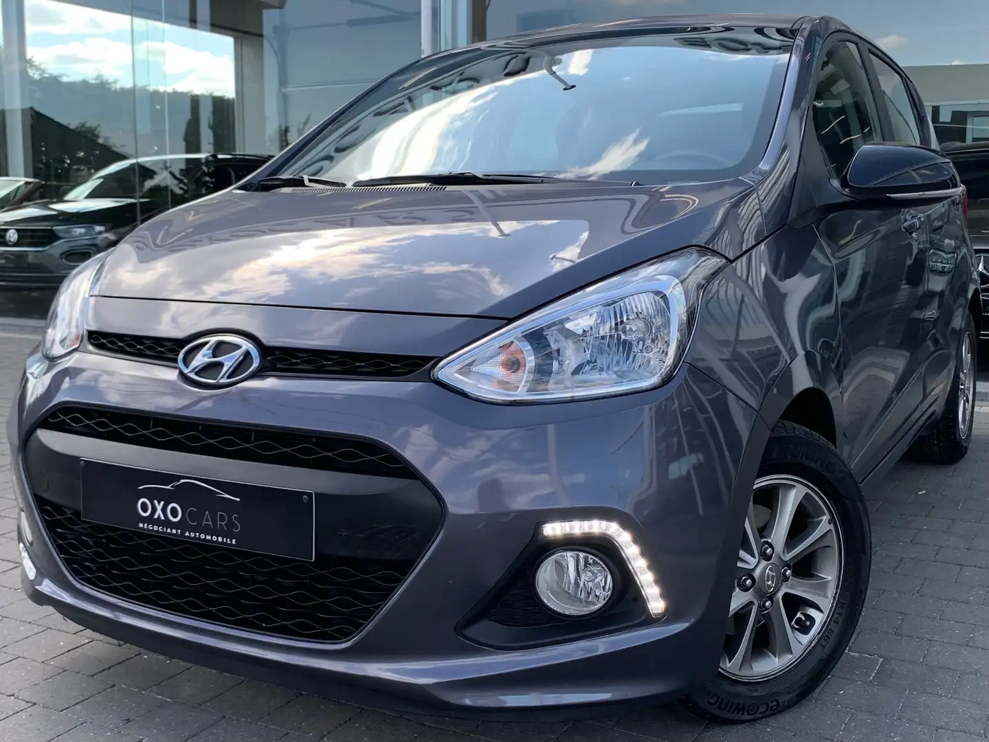Hyundai i10 1.0i Twist / Boite Auto / Airco / Bluetooth / PDC Grijs - 1