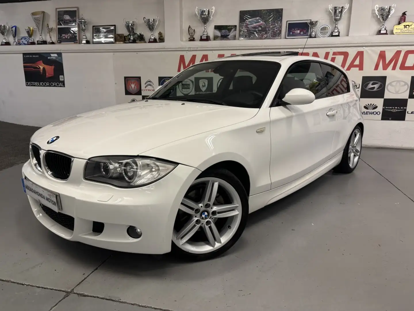 BMW 118 118d Blanc - 1