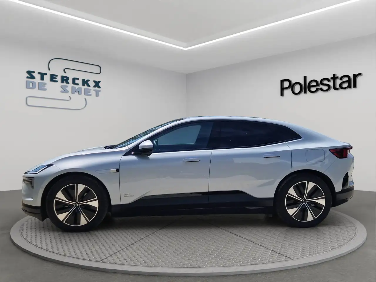 Polestar 4 2025