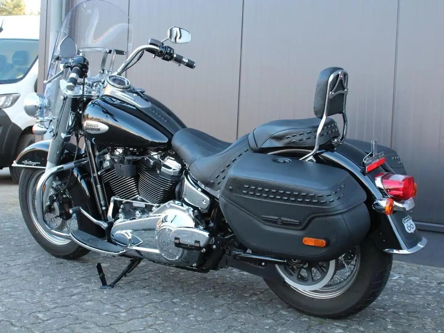 Harley-Davidson Heritage FLHC 114 Negro - 2