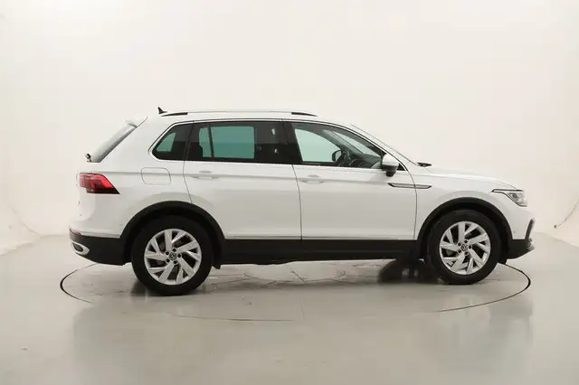 Volkswagen Tiguan view 6
