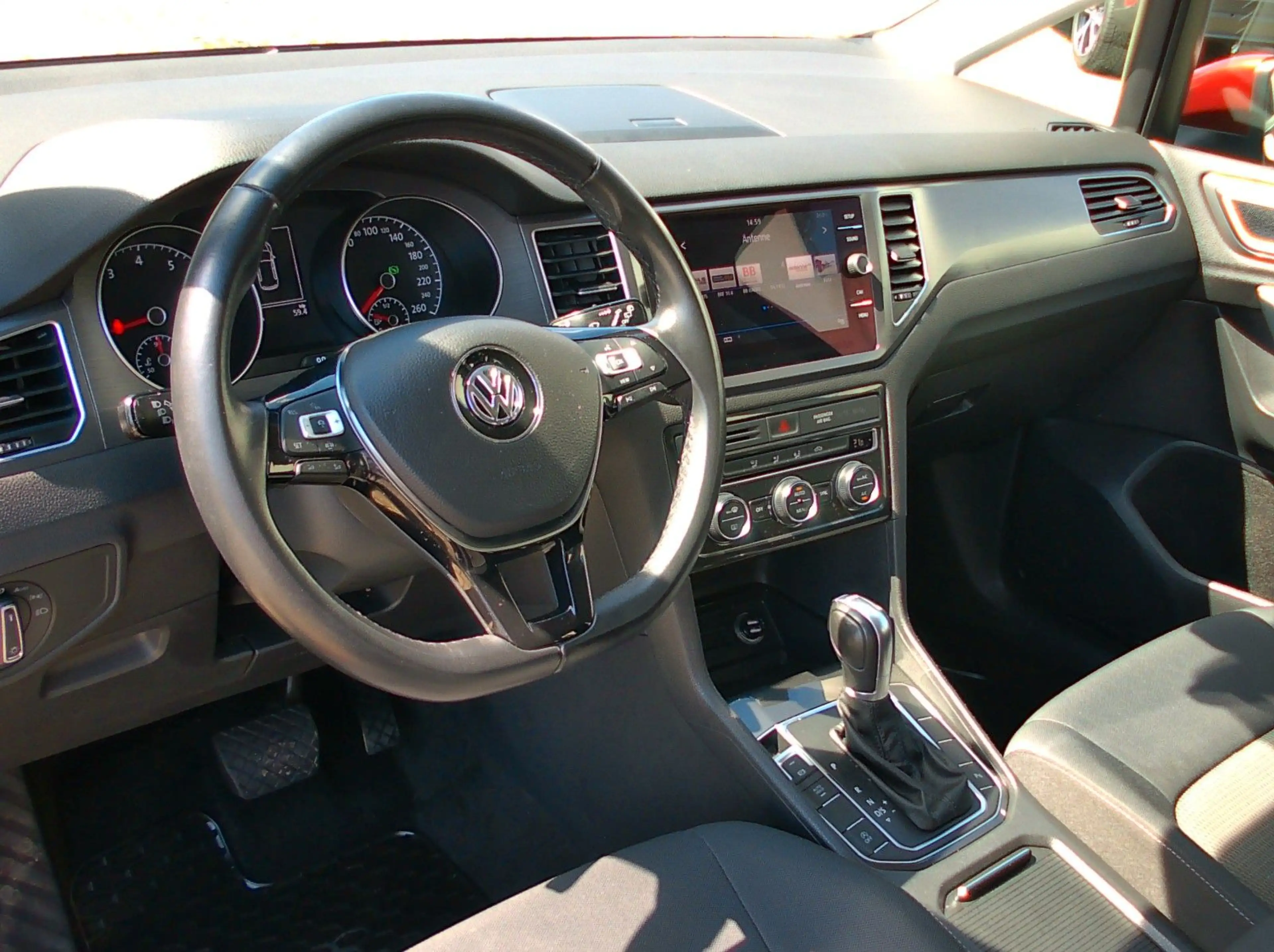 Volkswagen Golf Sportsvan 1.0 TSI DSG — photo 11