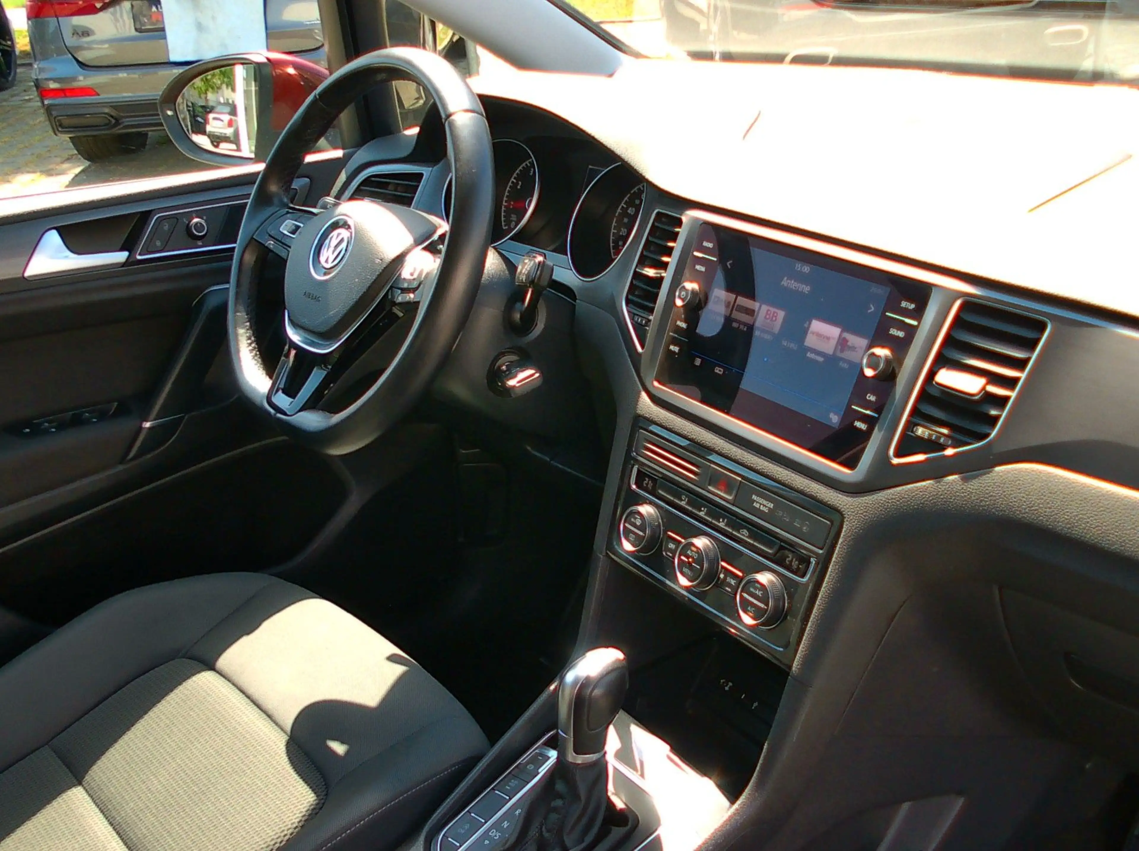 Volkswagen Golf Sportsvan 1.0 TSI DSG — photo 10