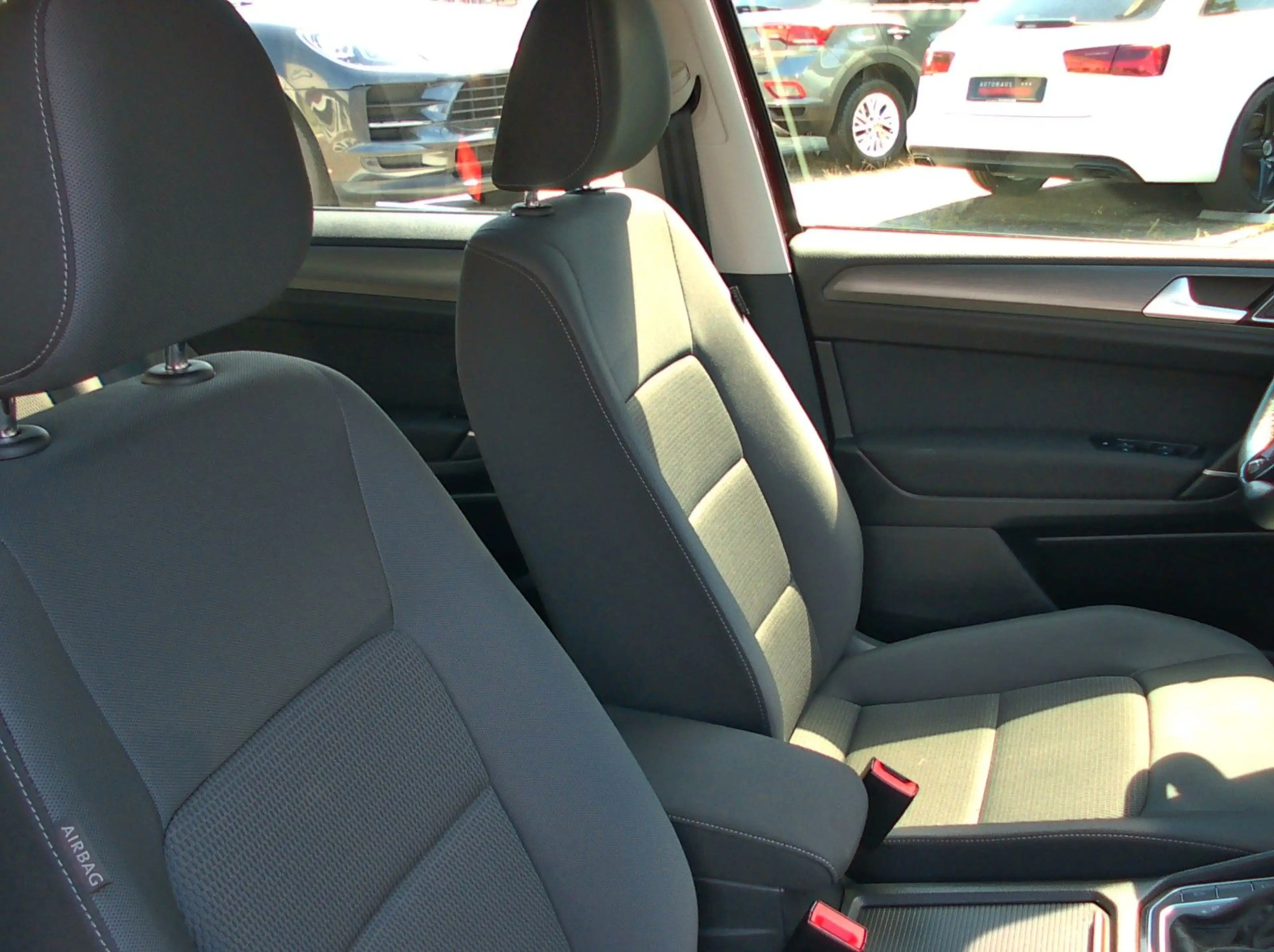 Volkswagen Golf Sportsvan 1.0 TSI DSG — photo 13