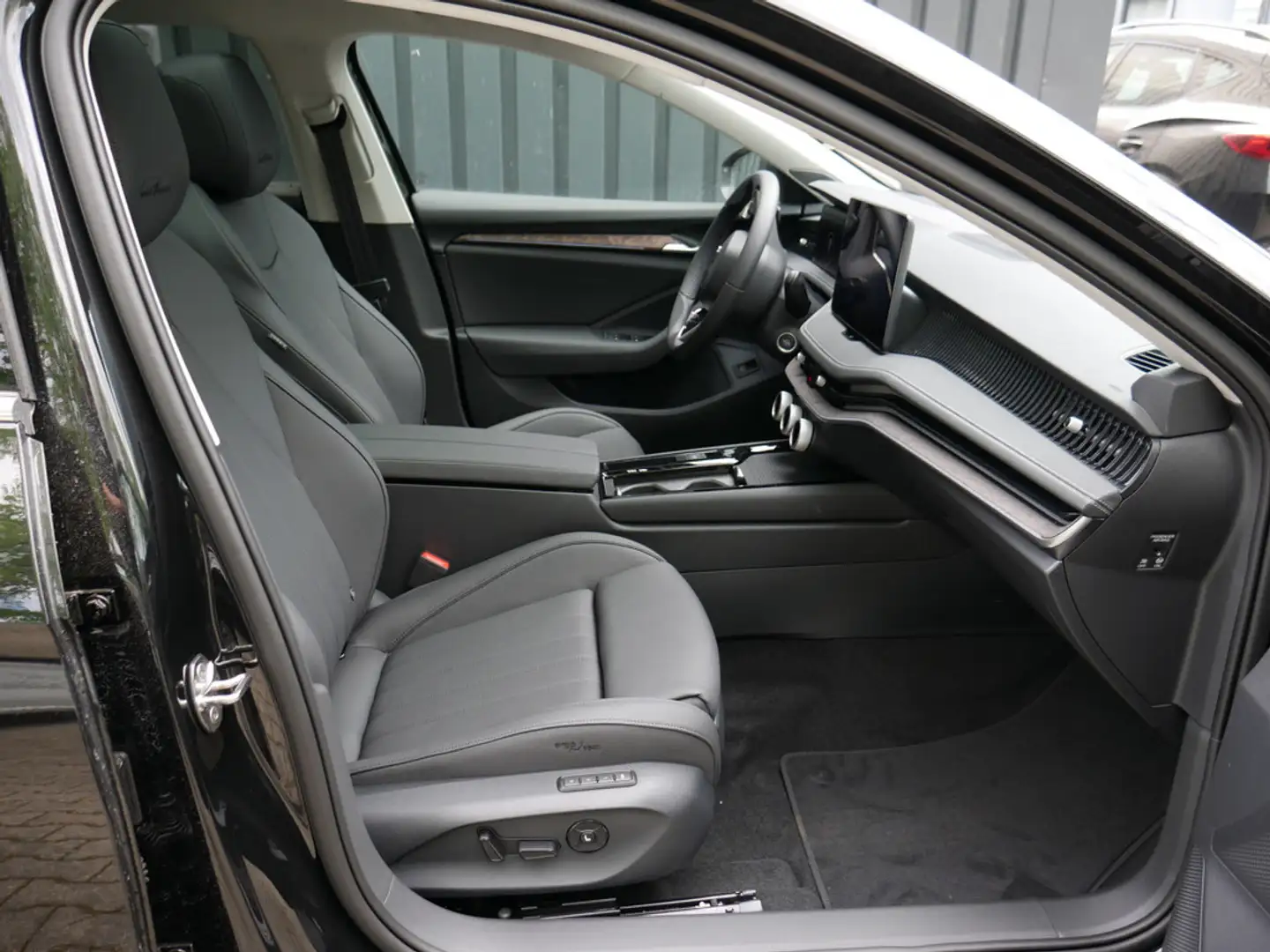 Skoda Superb Combi TDI 2.0 TDI L&K PANO MATRIX-LED Schwarz - 2