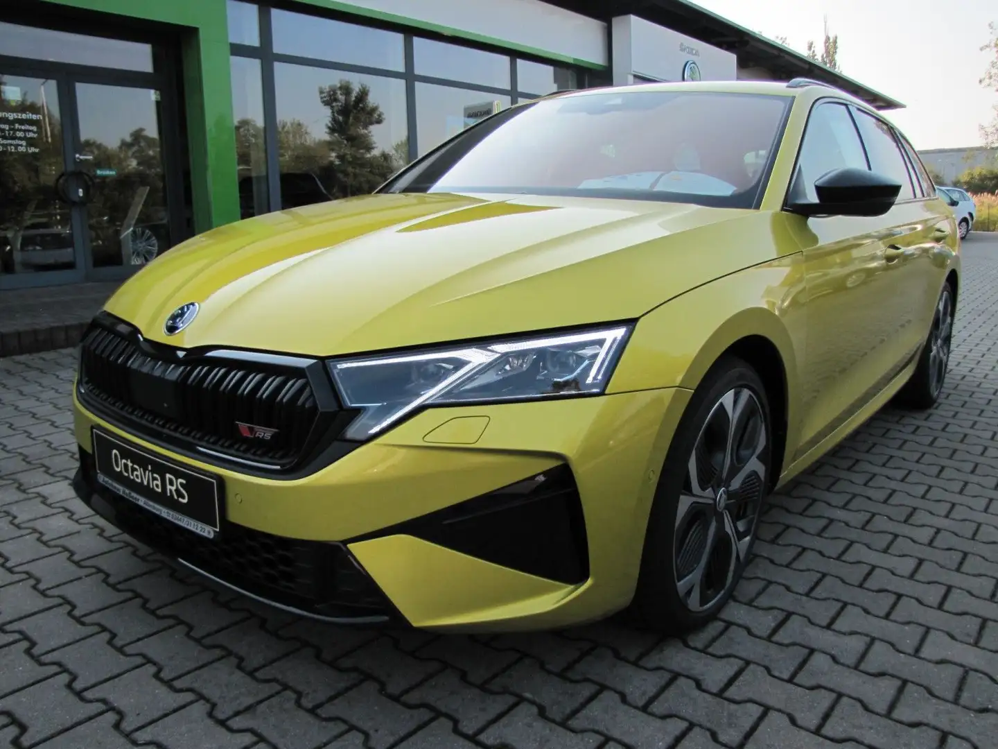 Skoda Octavia 2.0 TSI DSG RS Combi Gold - 1