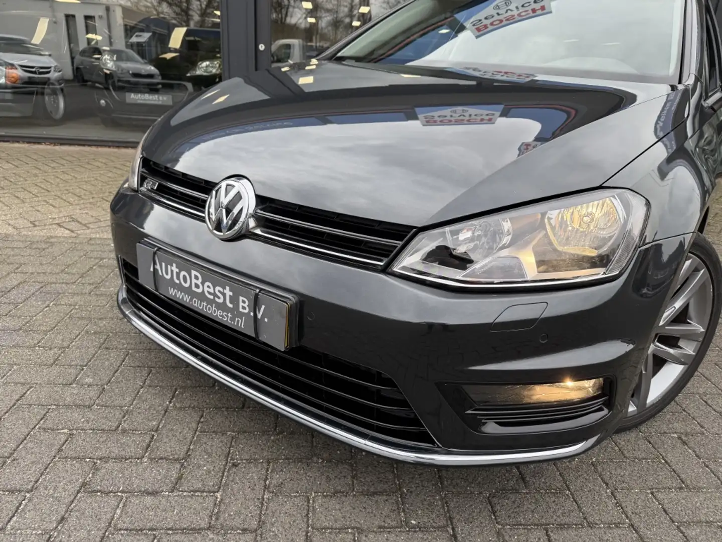 Volkswagen Golf 1.4 TSI r-line automaat Zwart - 2