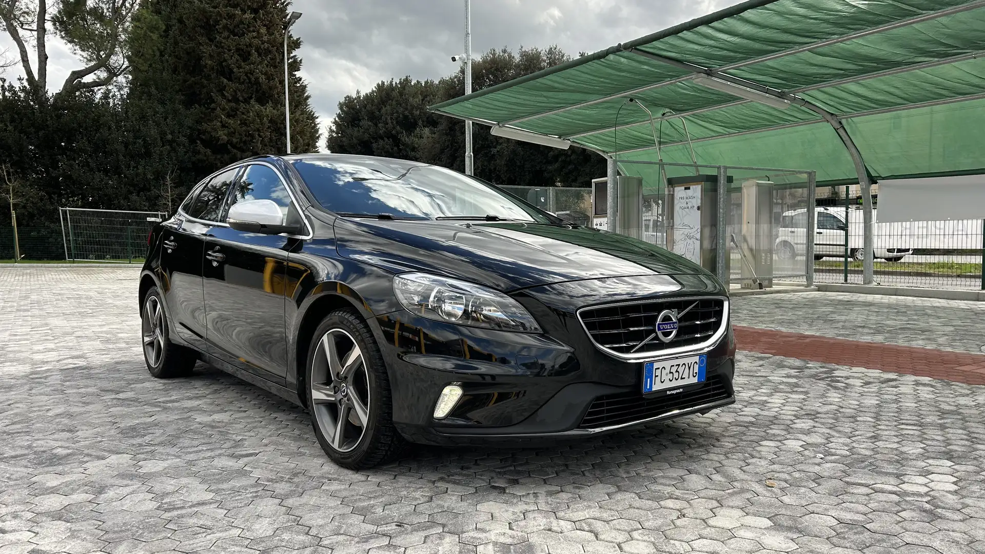 Volvo V40 2.0 d2 R-design Kinetic 120cv - 1
