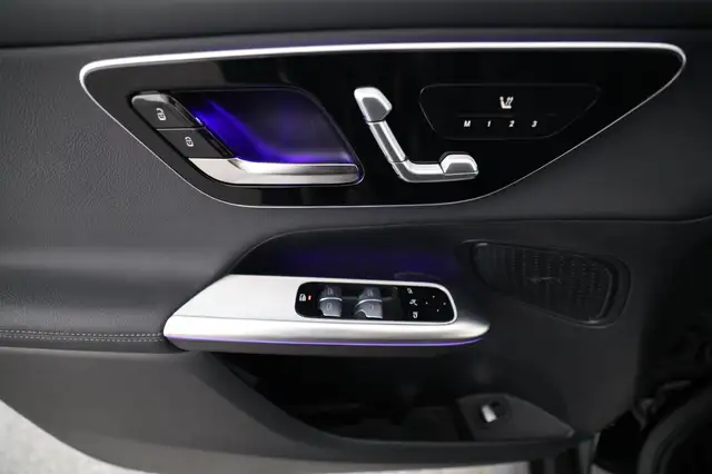 Mercedes-Benz GLC 200 d 4MATIC Österreich-Edition PTS Cam LED Ansicht 14