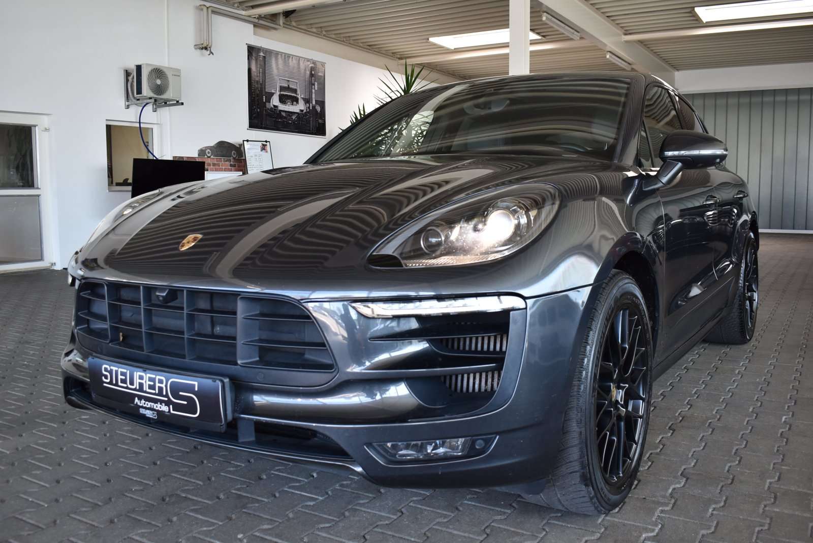 Second hand Porsche Macan 