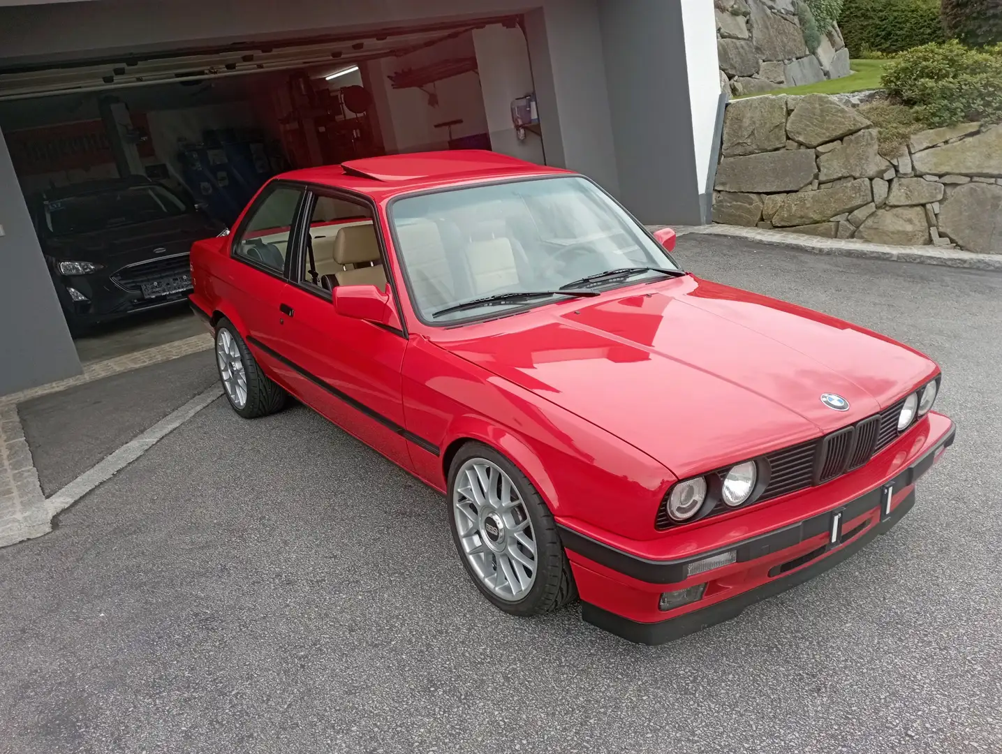 BMW 320 320i - 2