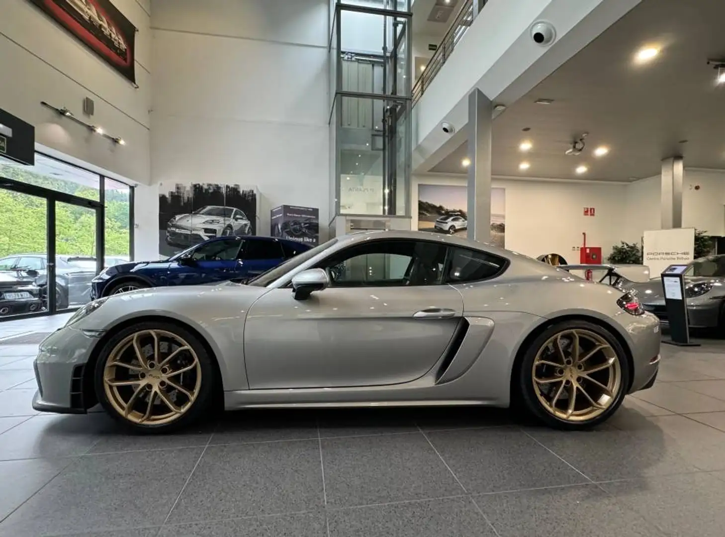 Porsche Cayman GT4 PDK Plateado - 2