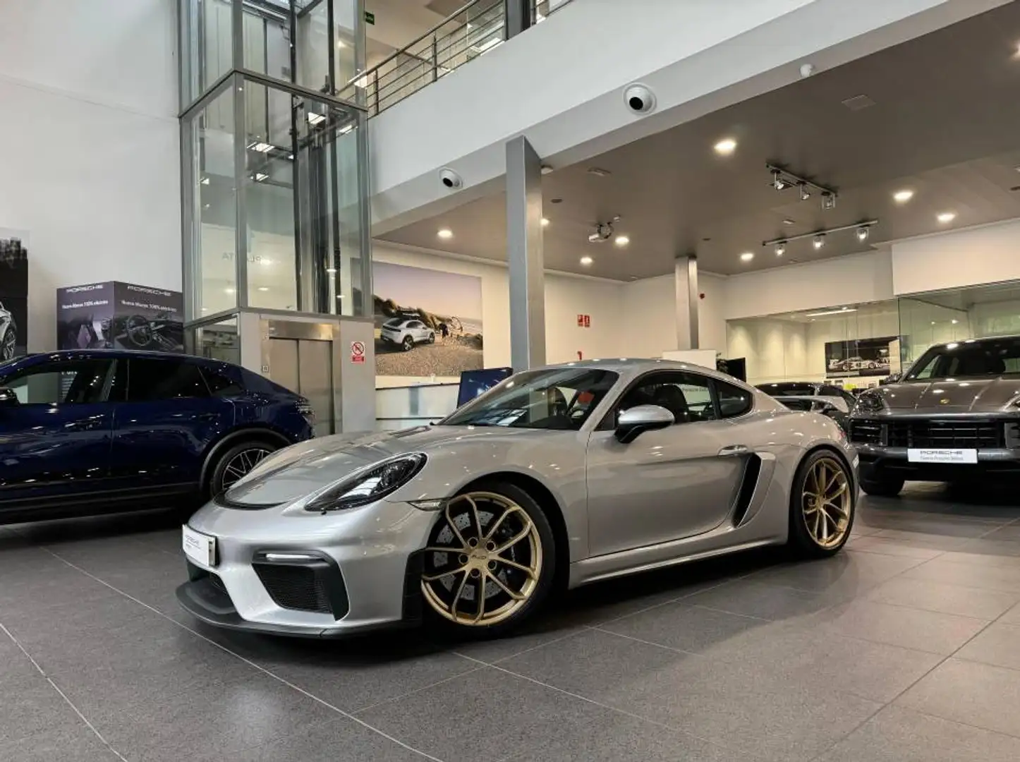 Porsche Cayman GT4 PDK Plateado - 1