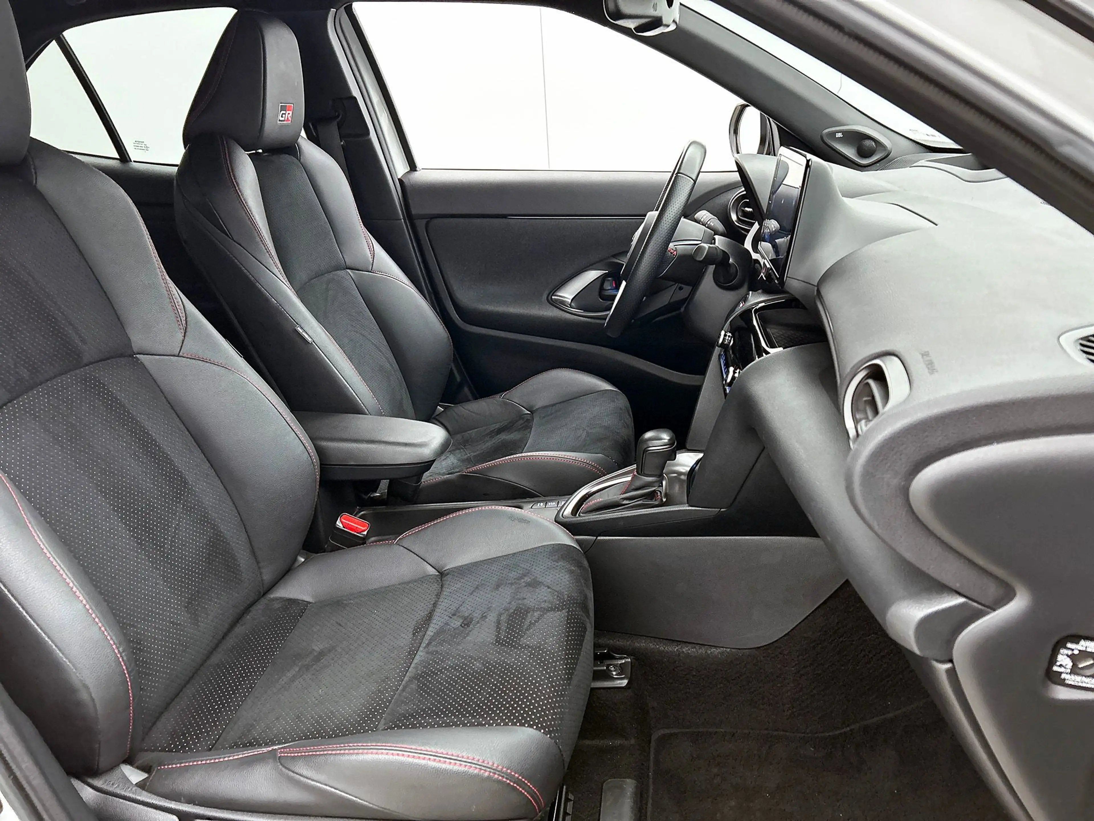 Toyota Yaris Cross 1.5 Hybrid GR Sport | Trekhaak | Camera | Navi | S — photo 18
