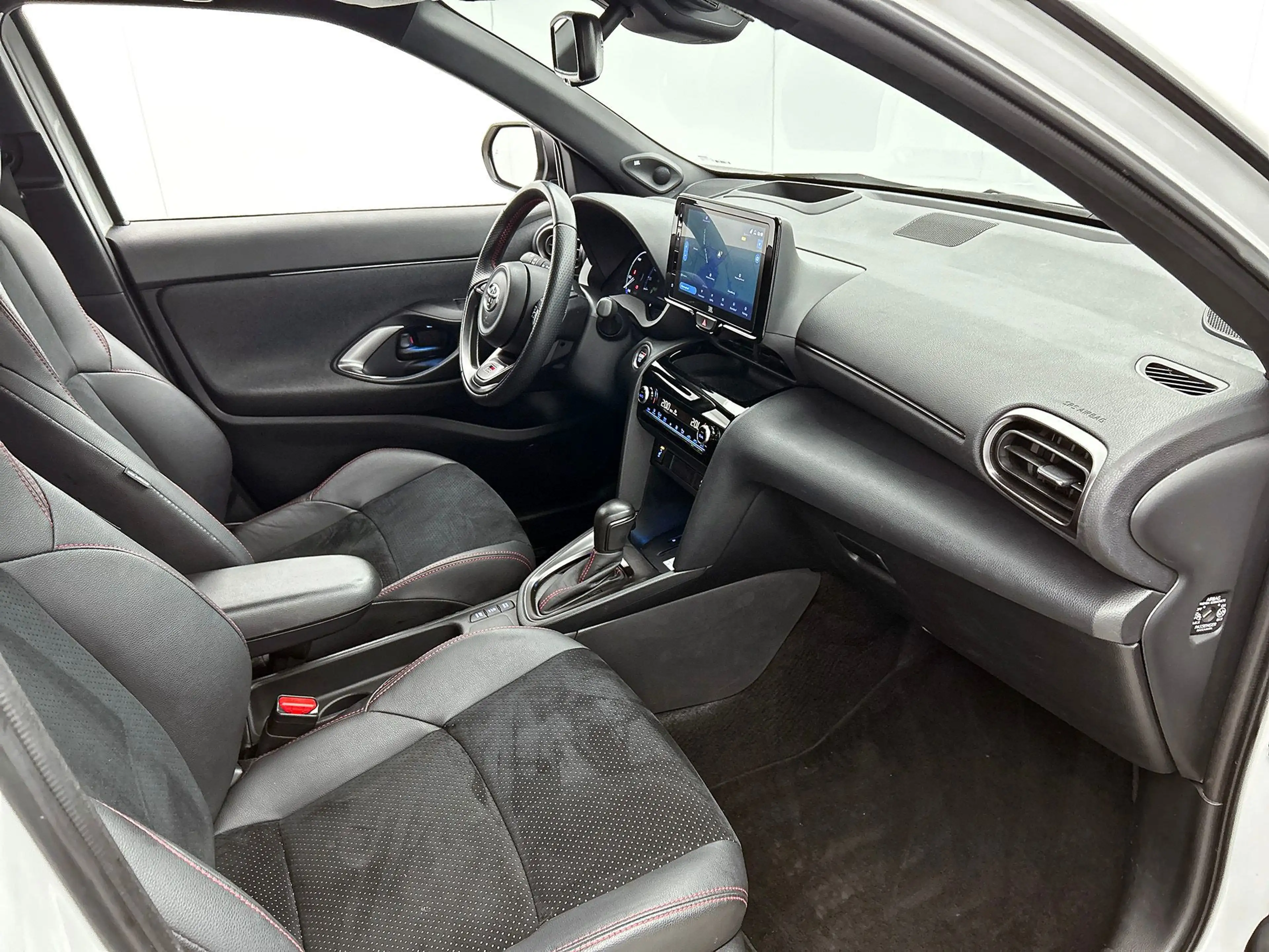 Toyota Yaris Cross 1.5 Hybrid GR Sport | Trekhaak | Camera | Navi | S — photo 14
