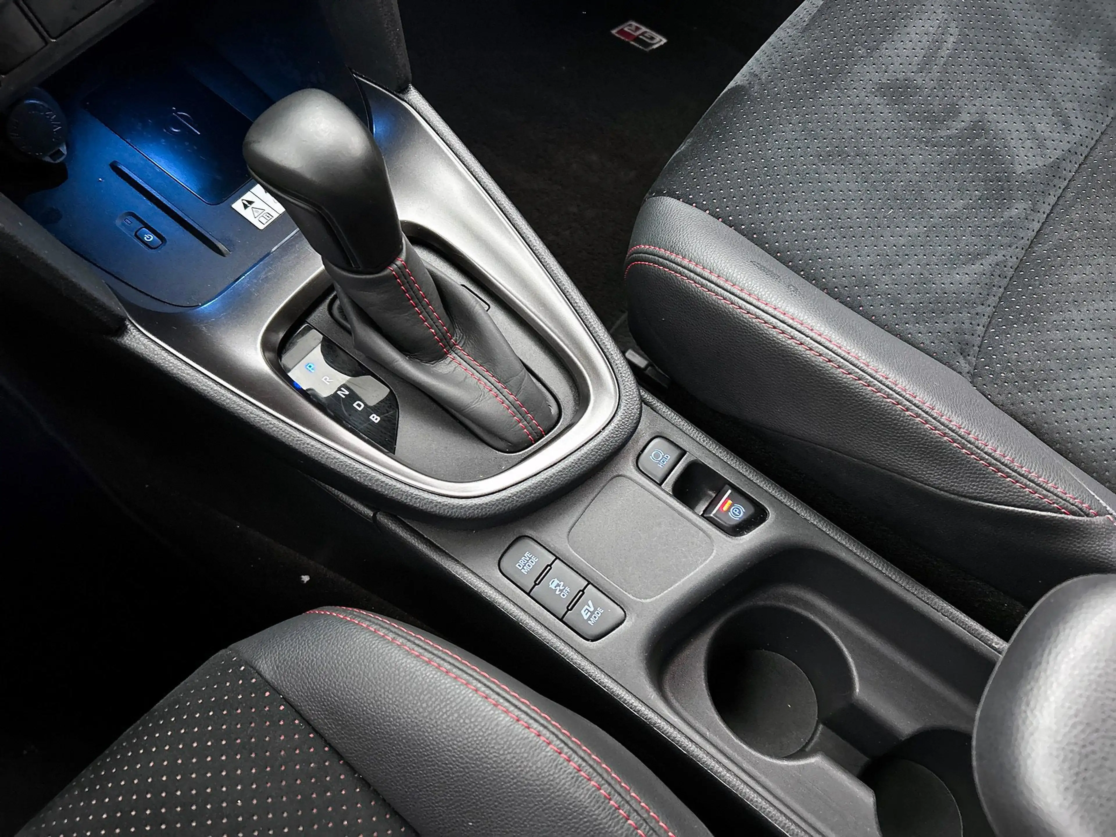 Toyota Yaris Cross 1.5 Hybrid GR Sport | Trekhaak | Camera | Navi | S — photo 17