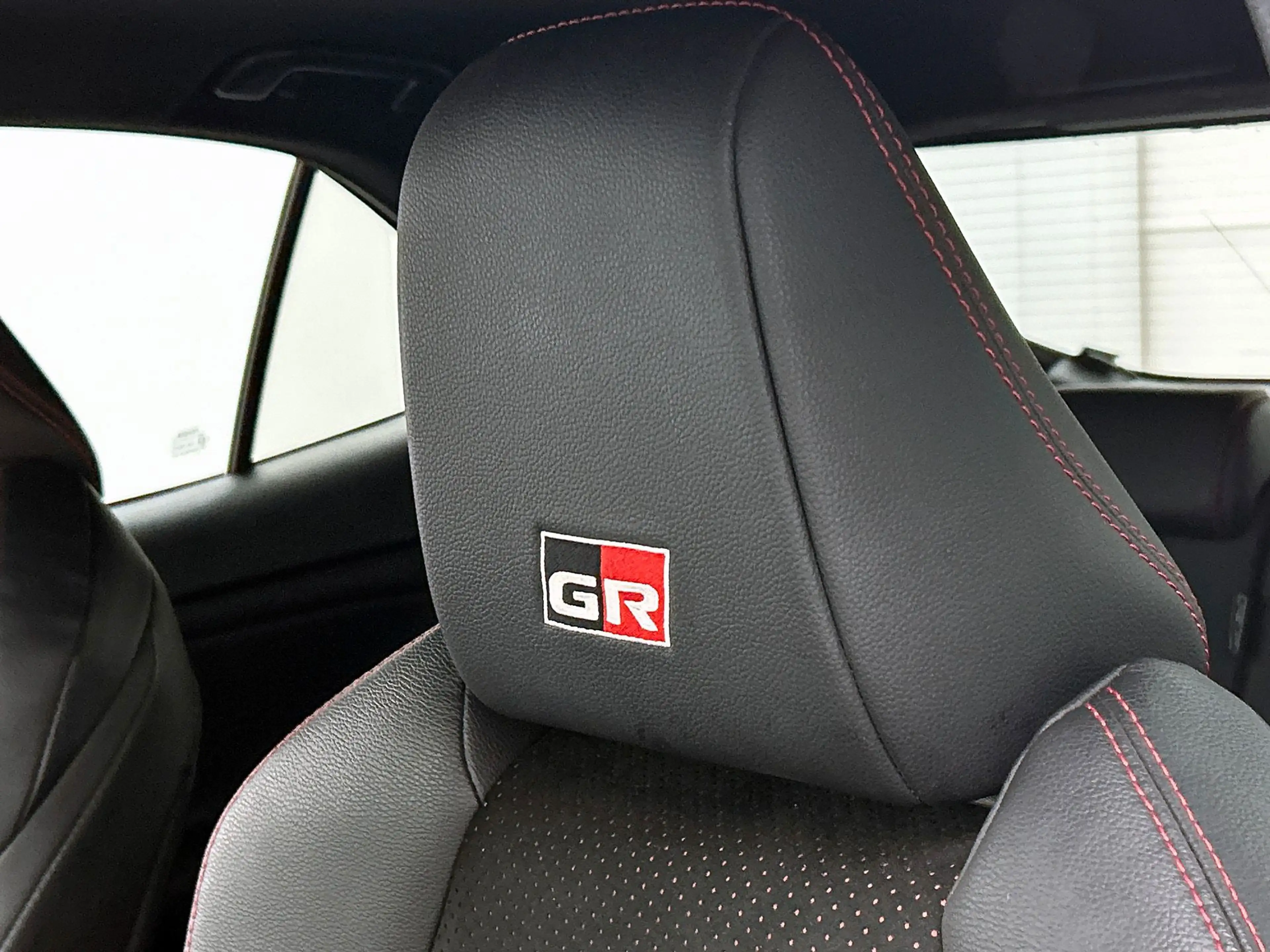 Toyota Yaris Cross 1.5 Hybrid GR Sport | Trekhaak | Camera | Navi | S — photo 27