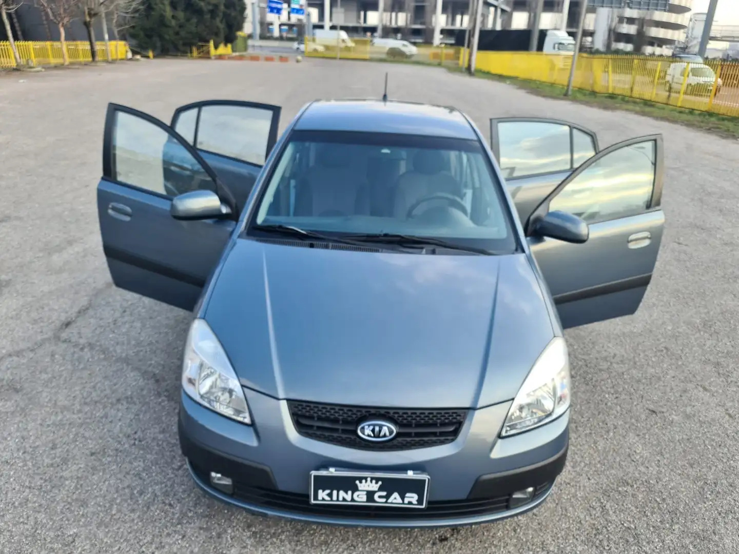 Kia Rio 5p 1.4 16v EX Challenge Gris - 1