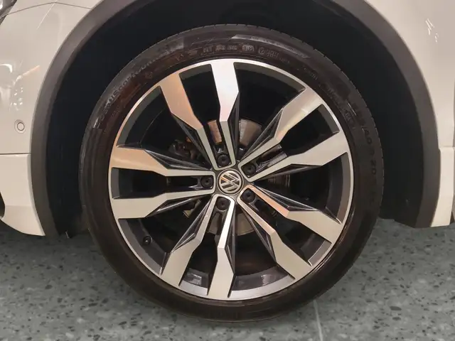 Volkswagen Tiguan view 20