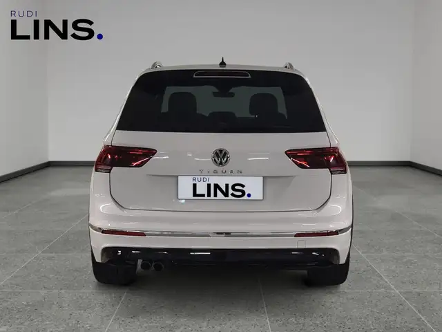 Volkswagen Tiguan view 4
