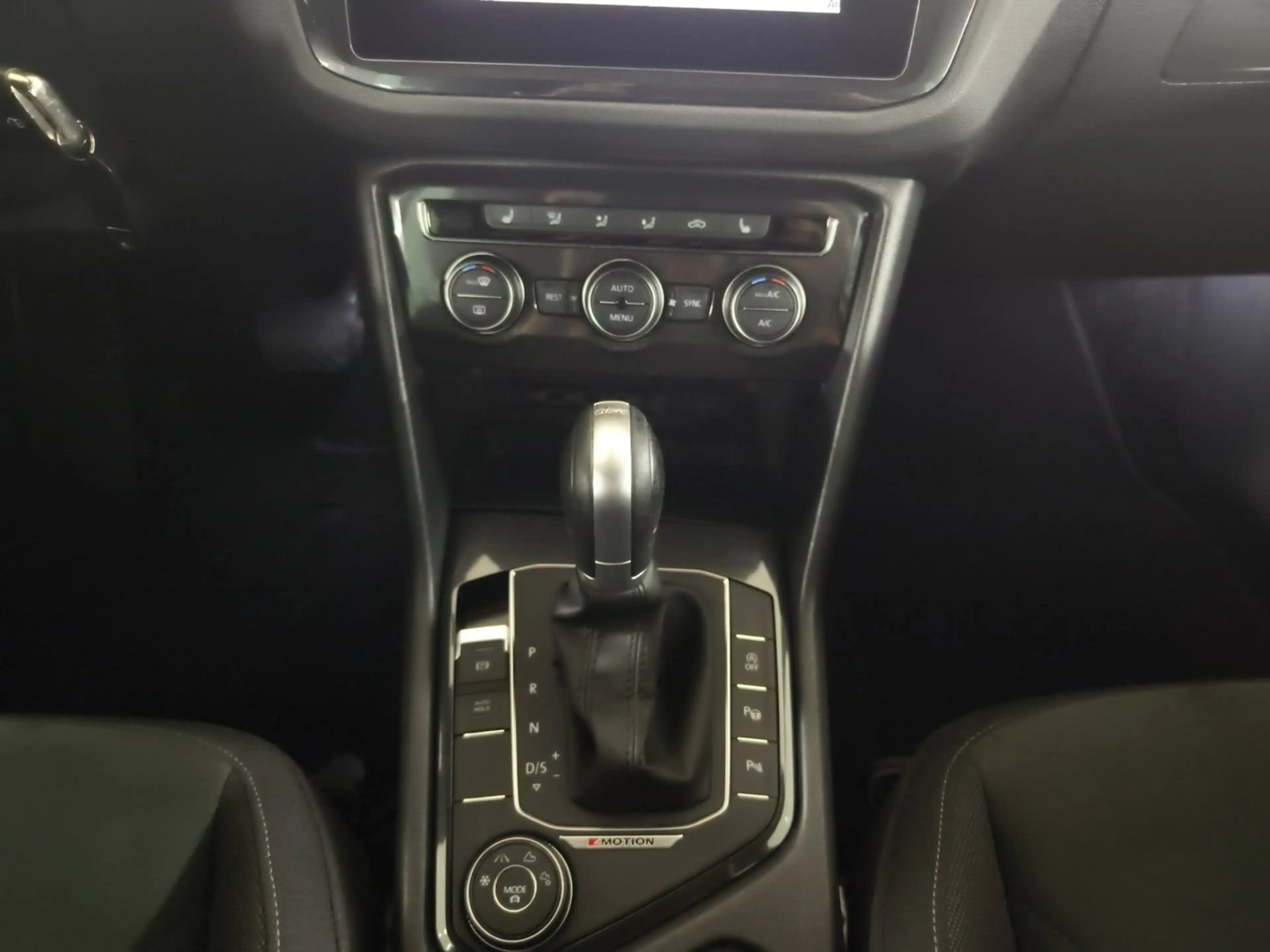 Volkswagen Tiguan Highline TDI SCR 4MOTION DSG — photo 13