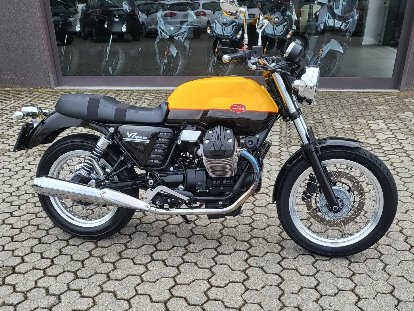 Moto Guzzi V 75 SPECIAL Жовтий - 2