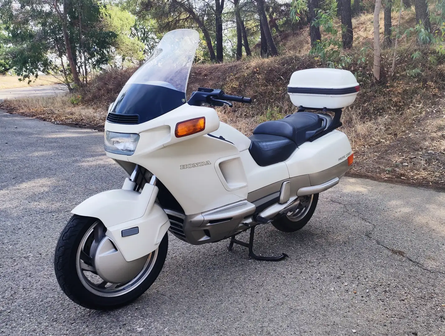 Honda Pacific Coast RC34 White - 2
