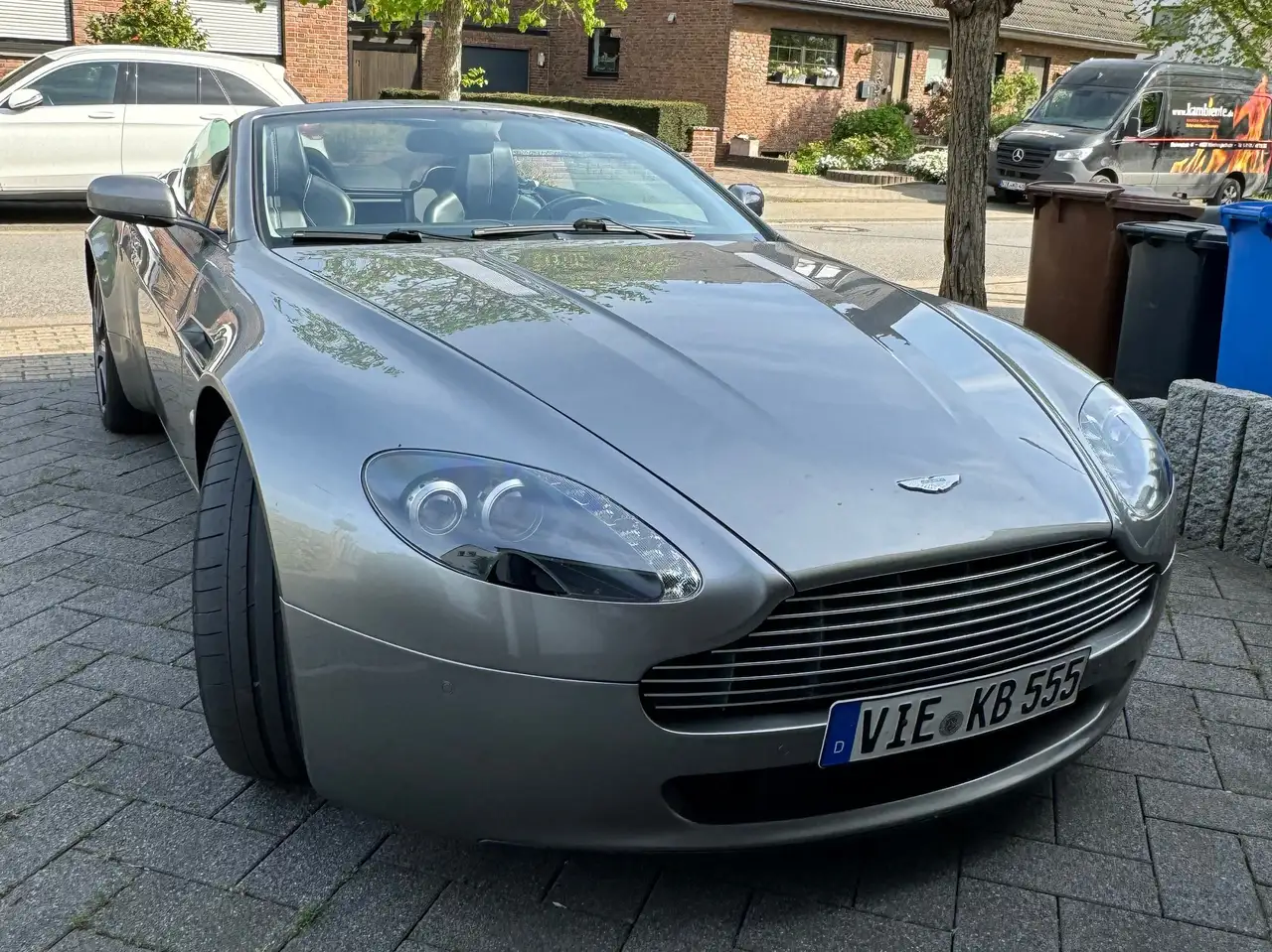Aston Martin V8