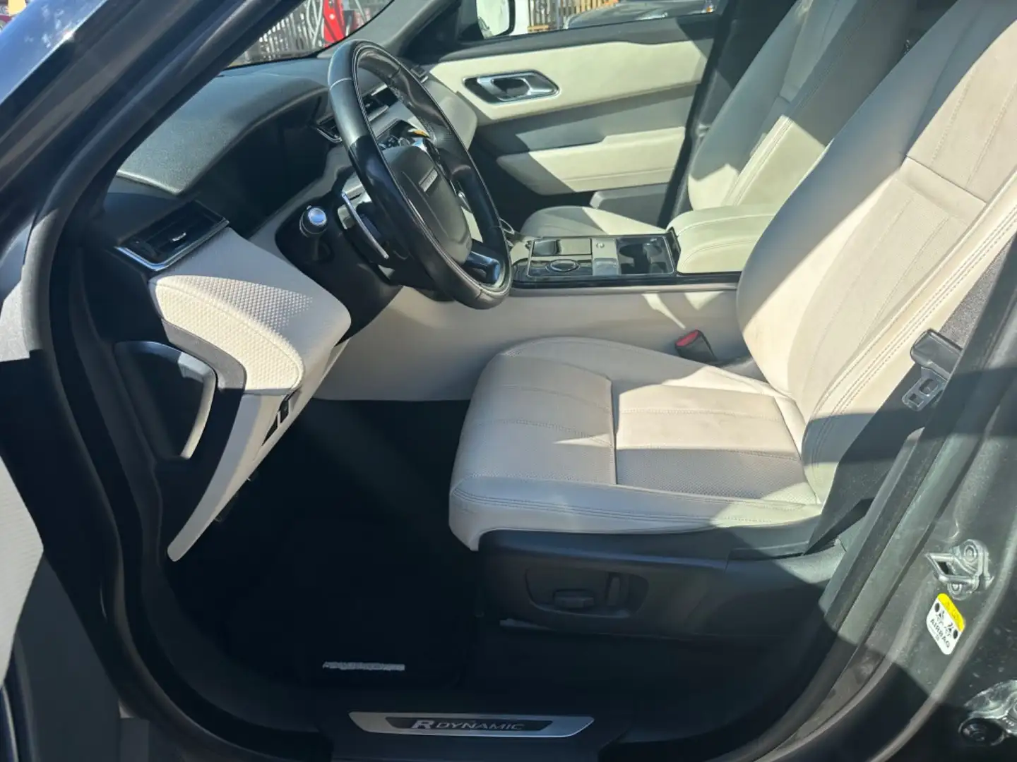 Land Rover Range Rover Velar Basis Grau - 2
