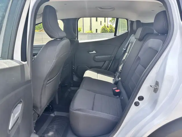 Dacia Sandero view 9