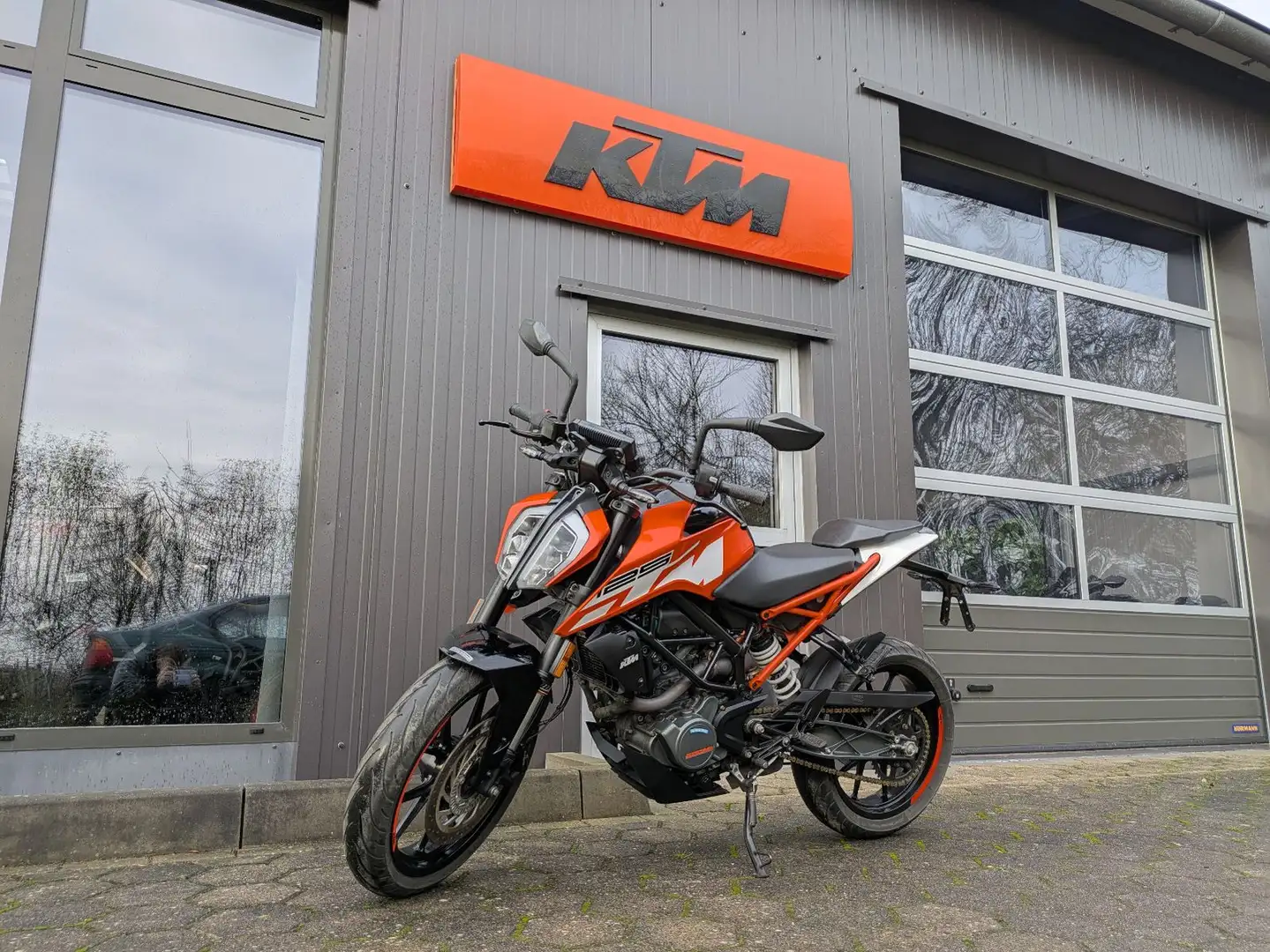 KTM Duke 125 Naranja - 1