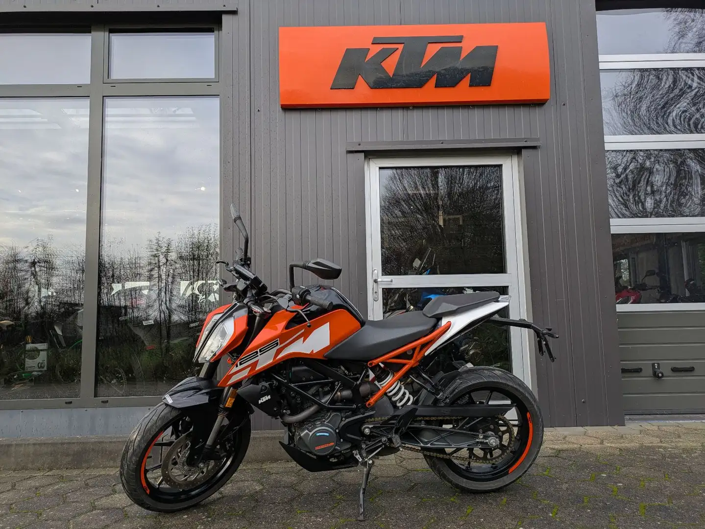 KTM Duke 125 Naranja - 2