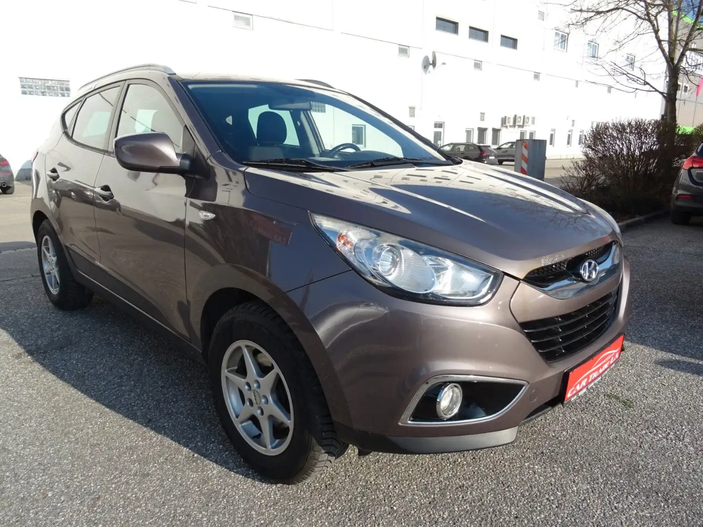 Hyundai iX35 Comfort 2WD/AHK smeđa - 1