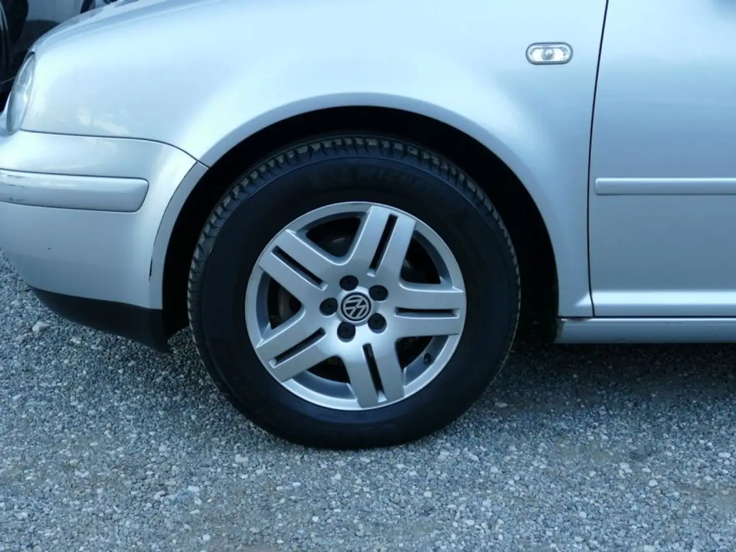 Volkswagen Golf 1.6i Confort Gris - 2