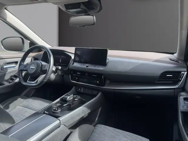 Nissan X-Trail view 2