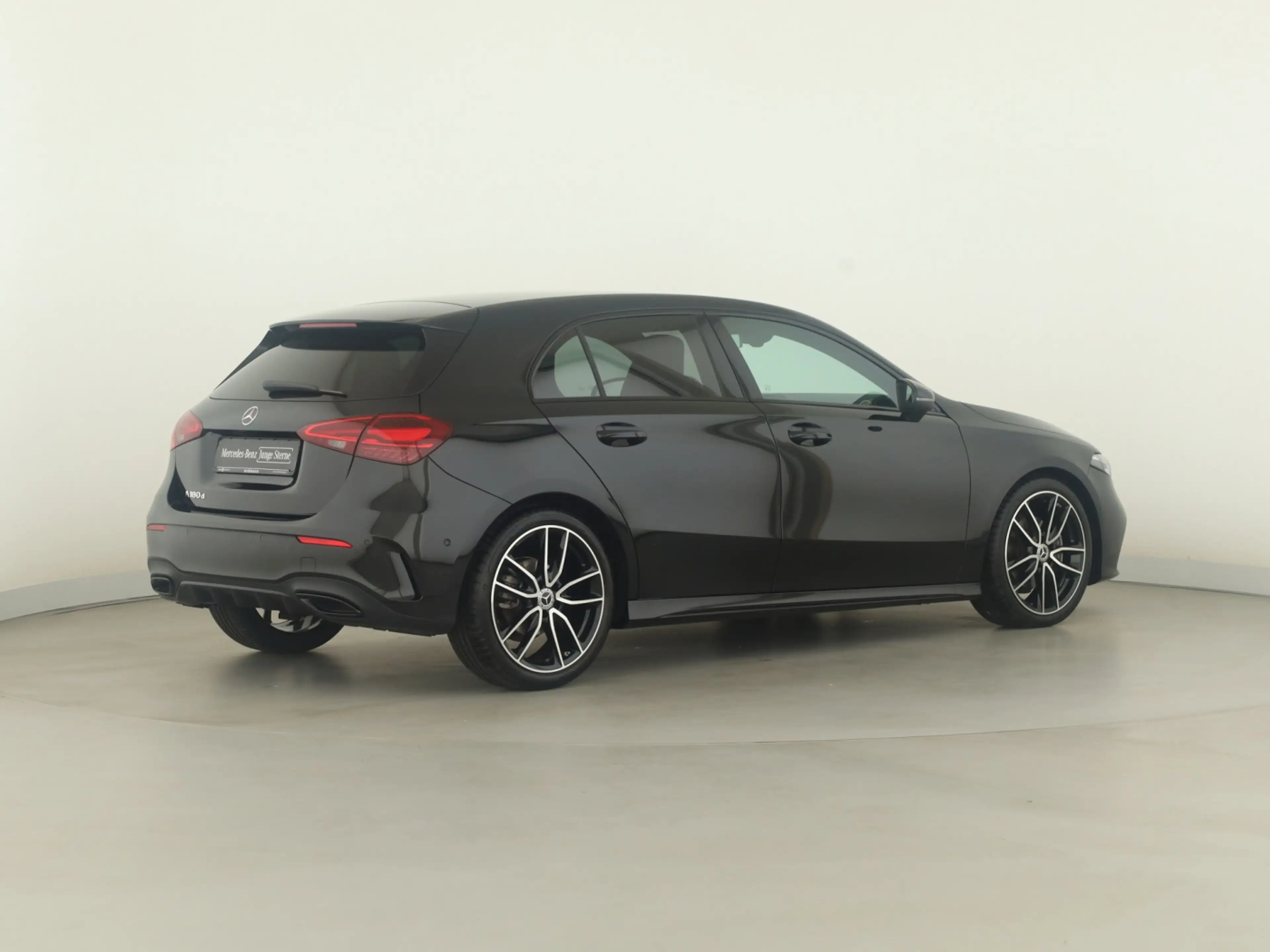 Mercedes-Benz A 180 d **AMG-Line*Multibeam*Park-Paket*Kamera** — photo 6