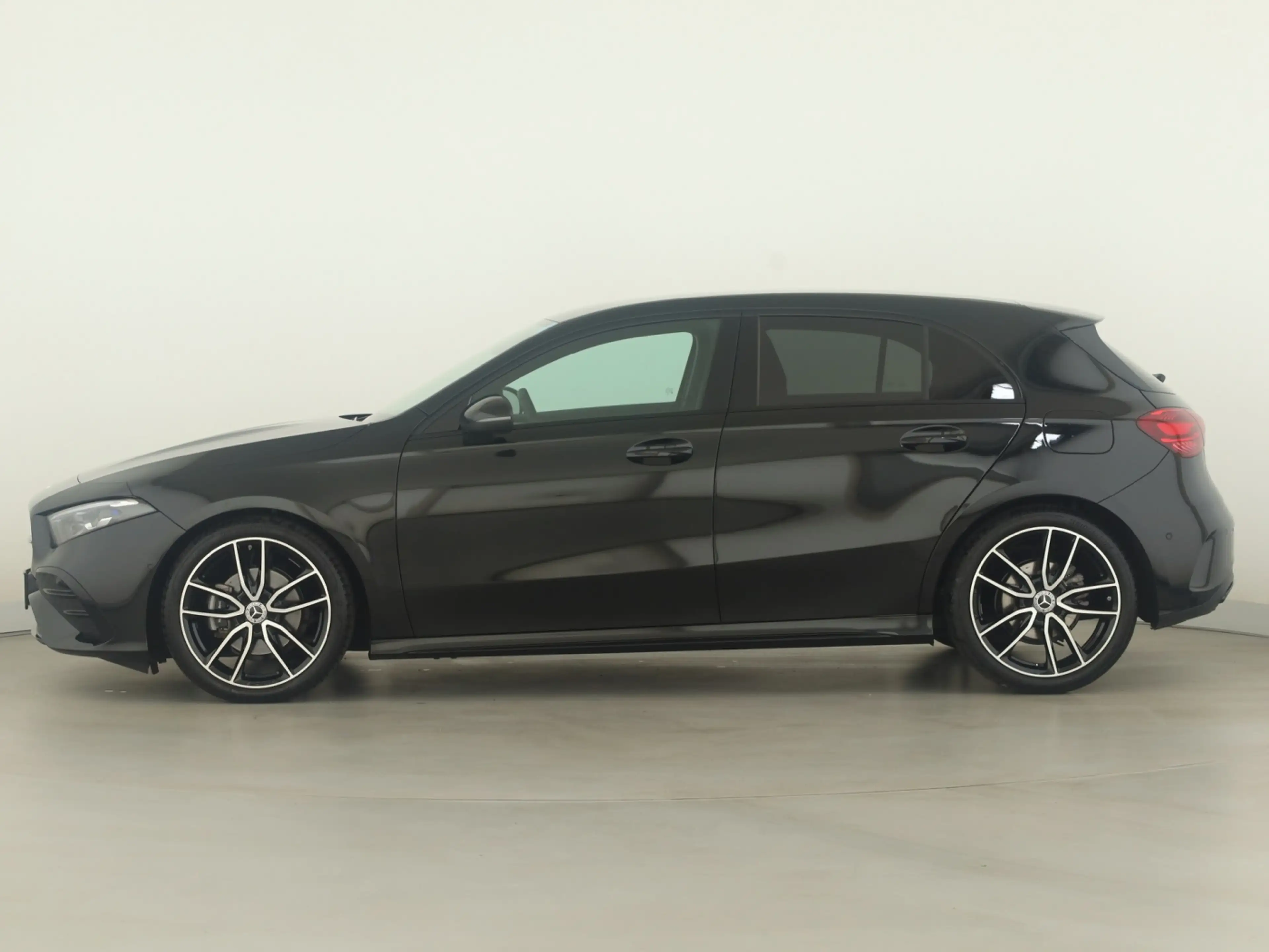 Mercedes-Benz A 180 d **AMG-Line*Multibeam*Park-Paket*Kamera** — photo 7