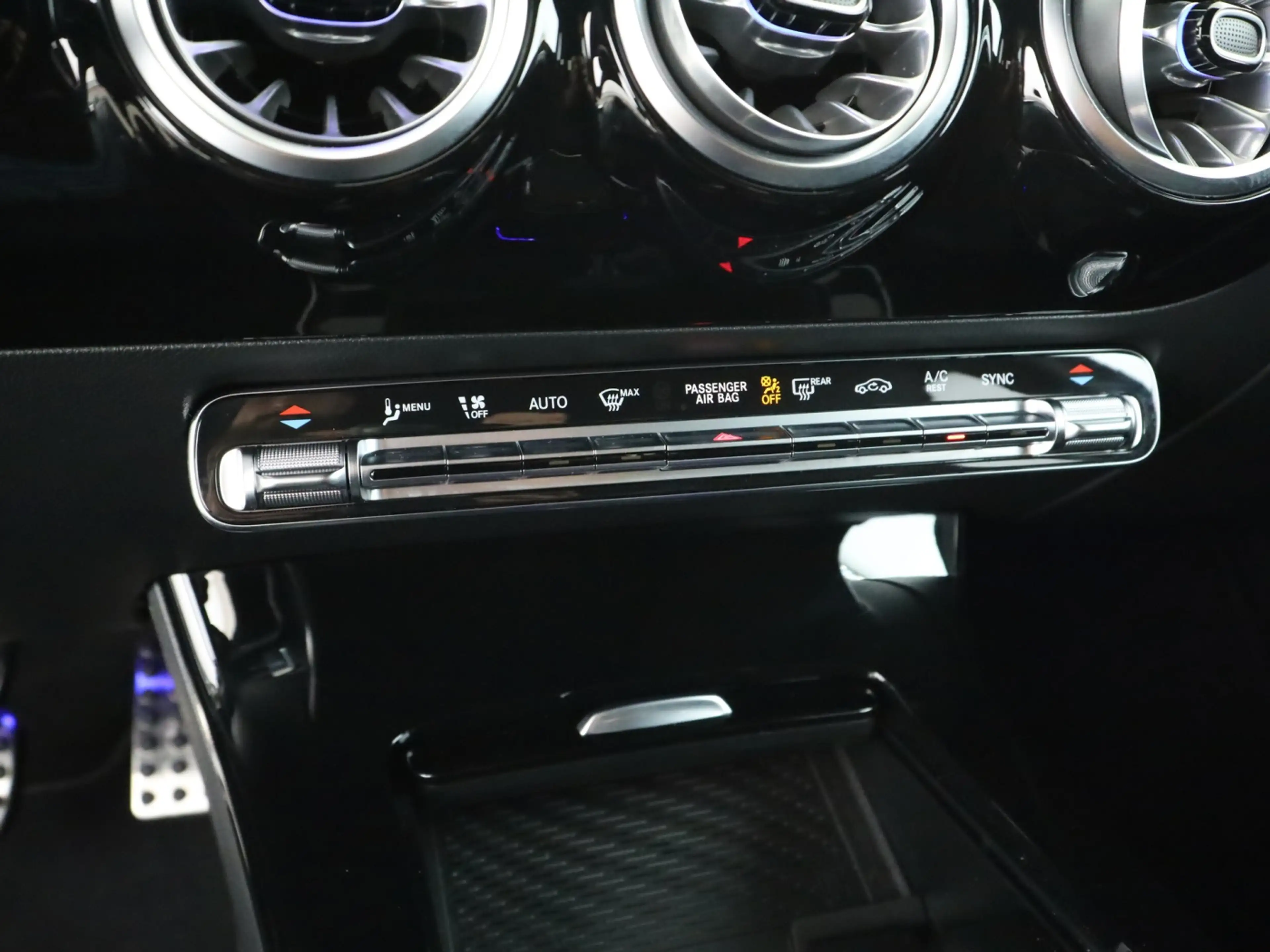 Mercedes-Benz A 180 d **AMG-Line*Multibeam*Park-Paket*Kamera** — photo 14