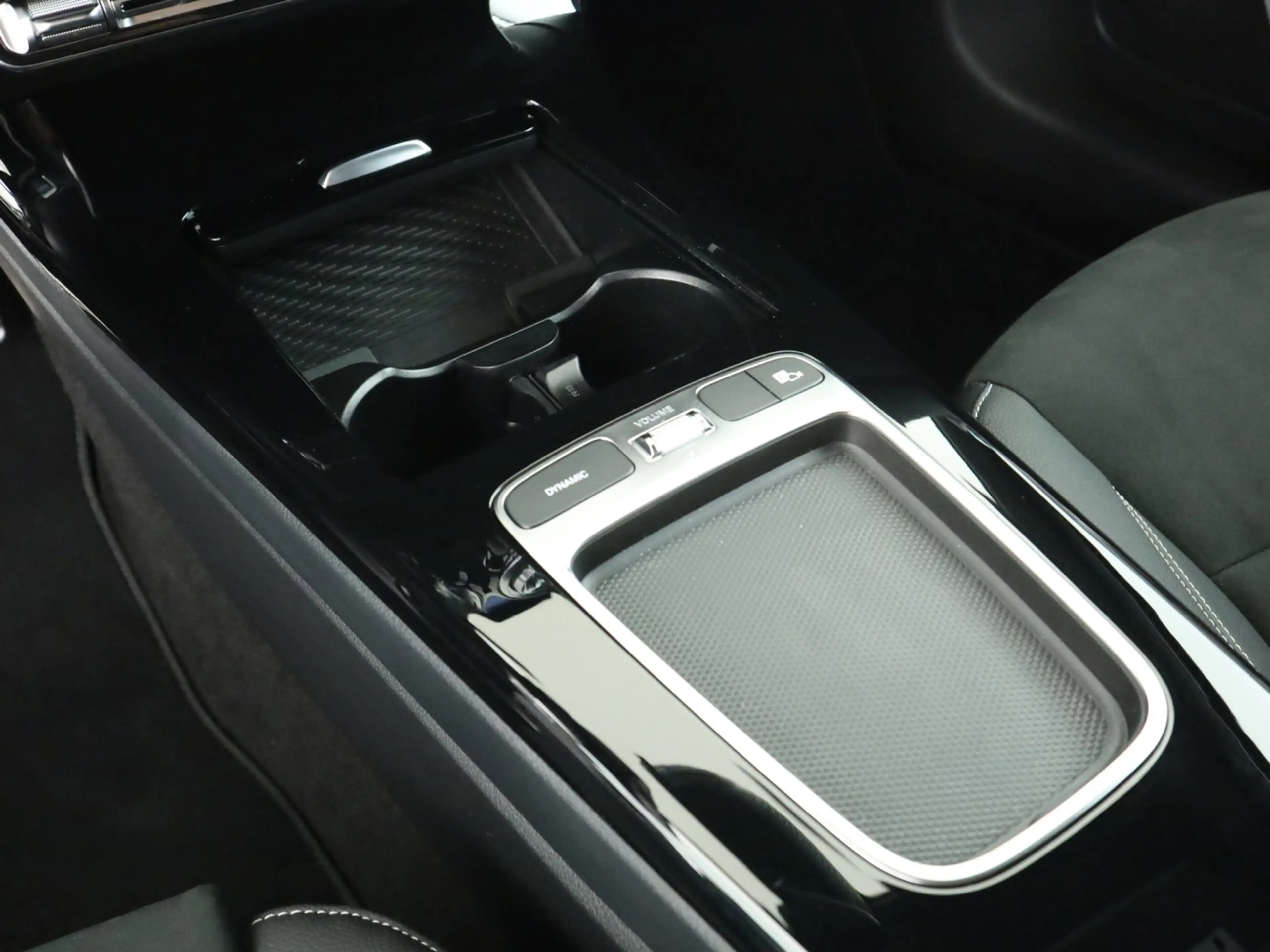 Mercedes-Benz A 180 d **AMG-Line*Multibeam*Park-Paket*Kamera** — photo 15