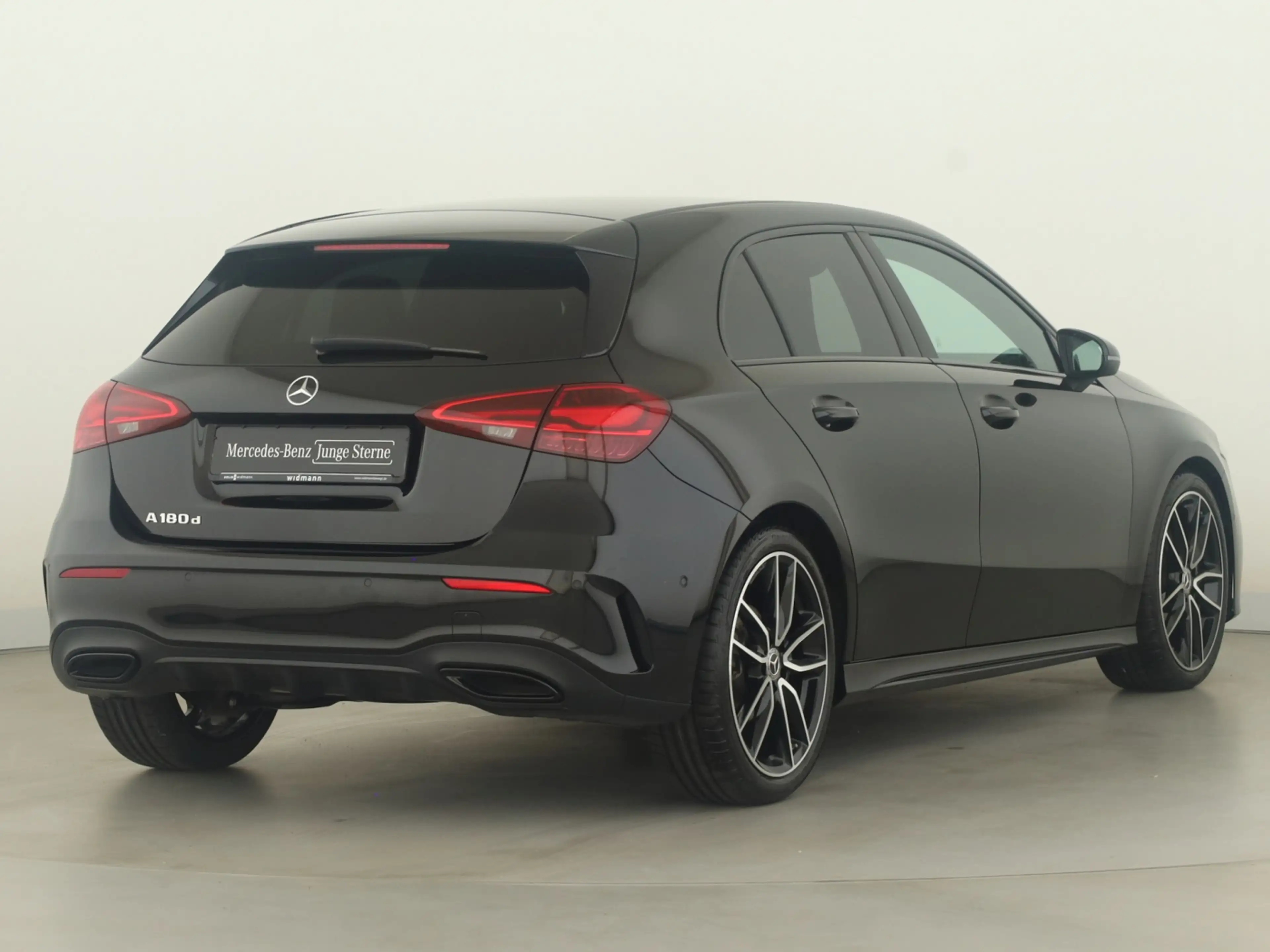 Mercedes-Benz A 180 d **AMG-Line*Multibeam*Park-Paket*Kamera** — photo 2