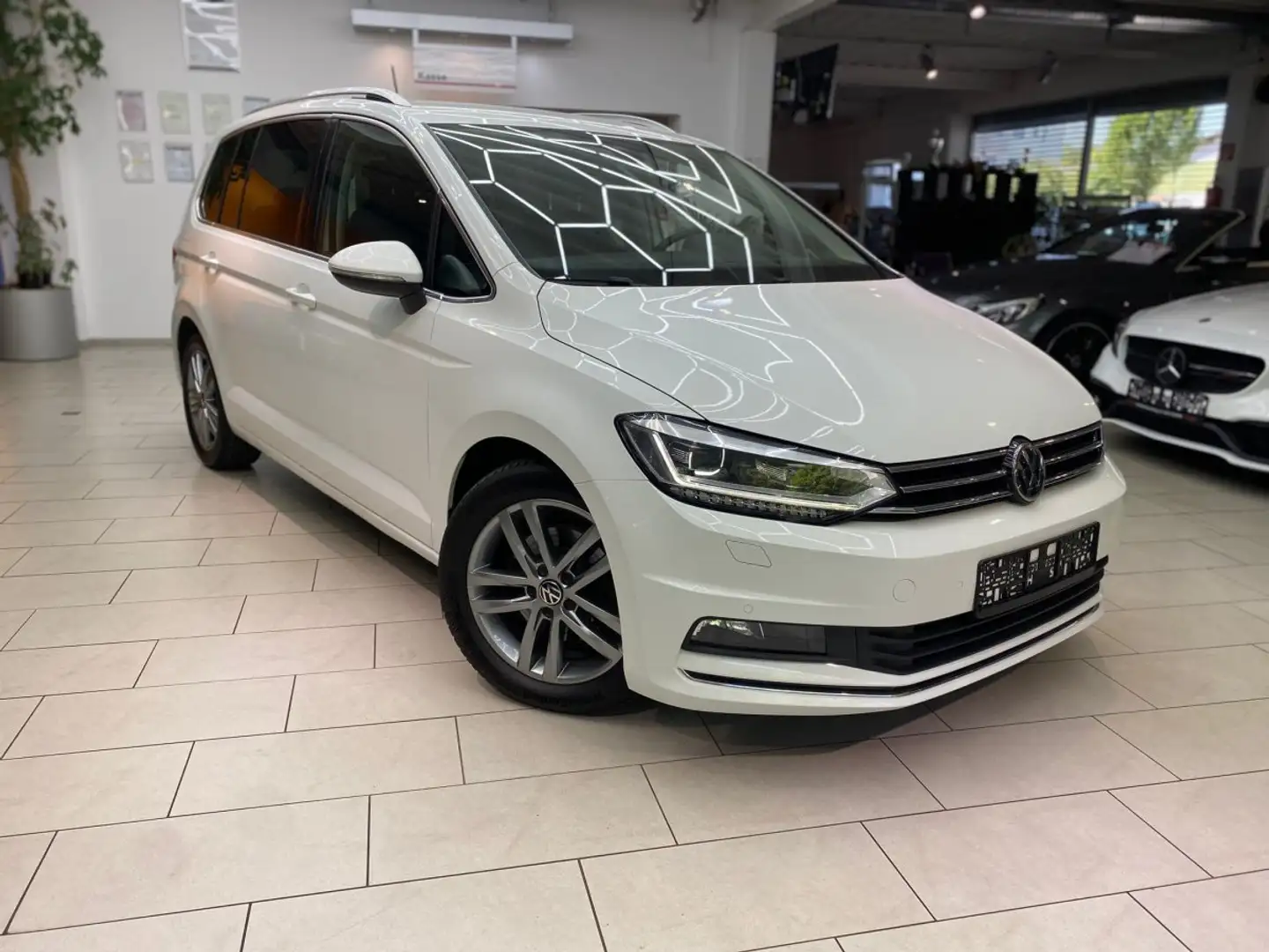 Volkswagen Touran 2.0 TDI Highline Automatik SHZ PDC MFL Ambiente Da Wit - 1