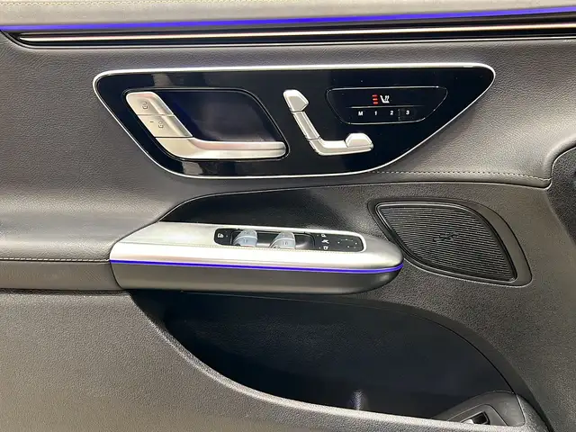 Mercedes-Benz 300 view 13