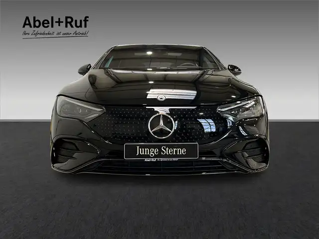 Mercedes-Benz 300 view 2