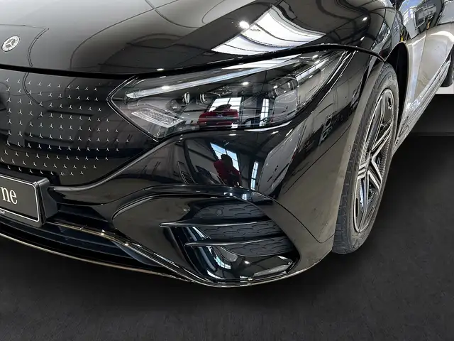 Mercedes-Benz 300 view 3