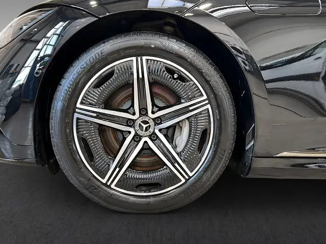 Mercedes-Benz 300 view 4
